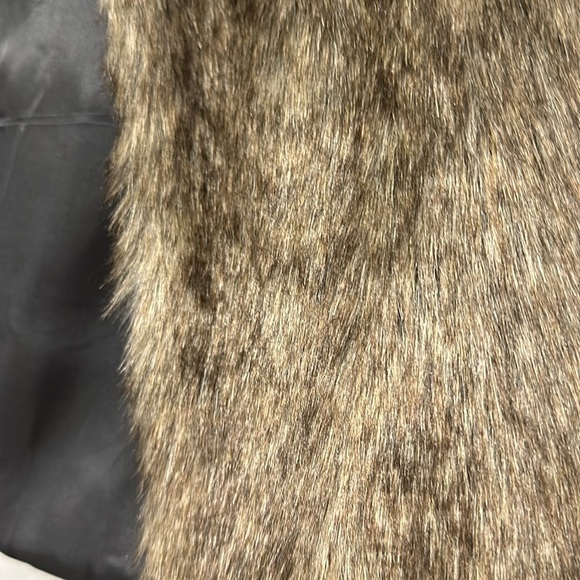 LANSHIFEI  Faux Fur Open Front Vest Girls Brown/ Silver Size XXL, LIKE NEW! - Picture 5 of 6